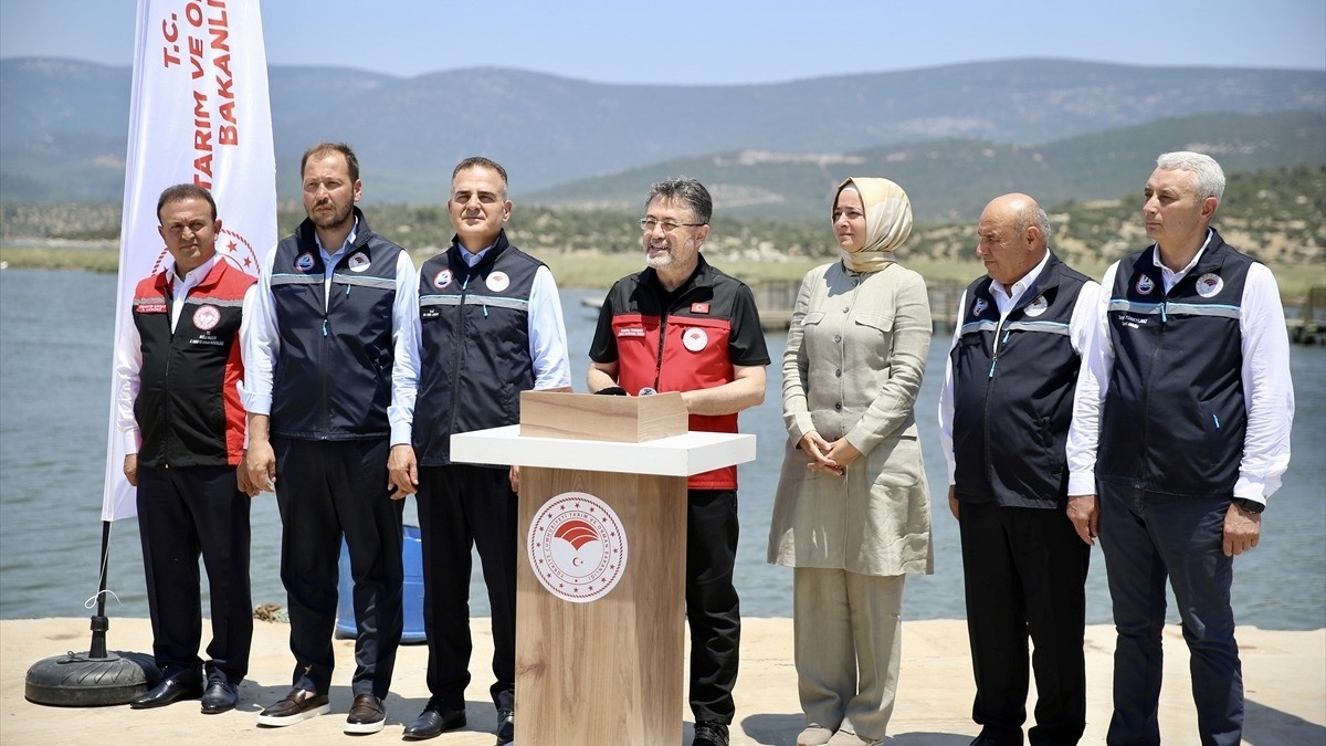 Bakan Yumaklı: Türkiye 2025 yılında yaptığı su ürünleri ihracatıyla yaklaşık 2,3 milyar dolarlık rakama ulaştı Bakan Yumaklı: Türkiye 2025 yılında yaptığı su ürünleri ihracatıyla yaklaşık 2,3 milyar dolarlık rakama ulaştı