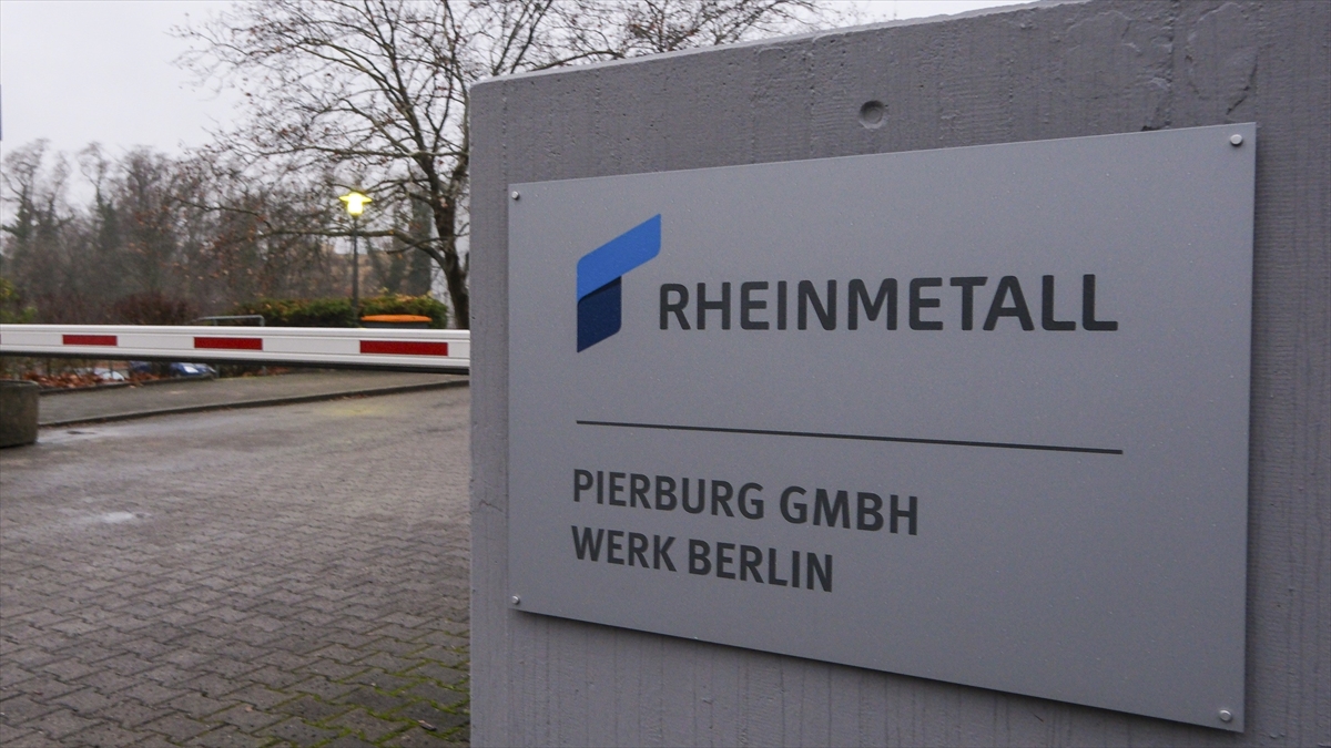 Berlin’de aktivistler İsrail için mühimmat üreten Rheinmetall şirketini protesto etti Berlin’de aktivistler İsrail için mühimmat üreten Rheinmetall şirketini protesto etti