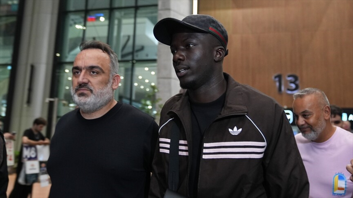 Beşiktaş’ın 201. yabancı futbolcusu Kassoum Ouattara Beşiktaş’ın 201. yabancı futbolcusu Kassoum Ouattara
