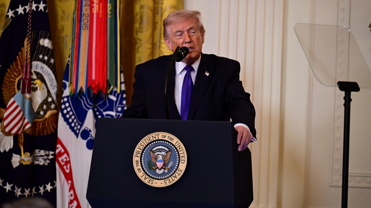 Beyaz Saray’daki teleprompter sorumlusunun Trump’ın konuşma metinleri üzerinden bahis açtığı iddiası