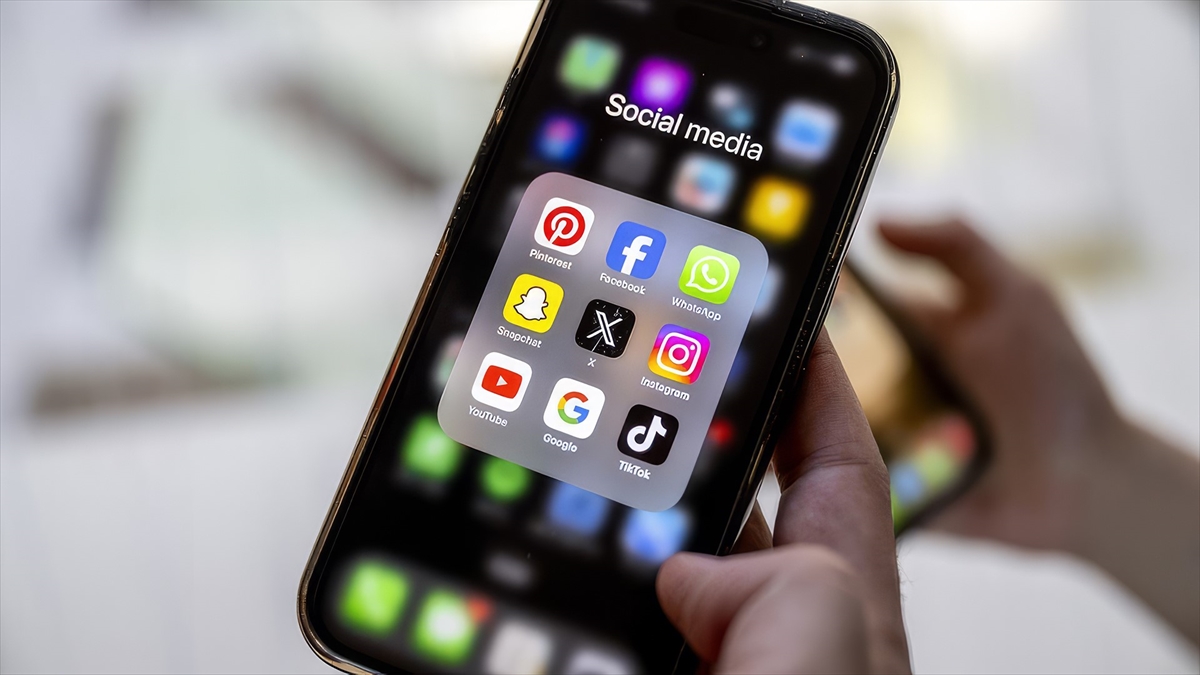 Çekya okullarda cep telefonu kullanımını yasaklamaya hazırlanıyor Çekya okullarda cep telefonu kullanımını yasaklamaya hazırlanıyor
