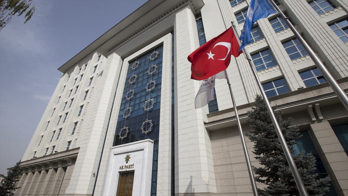 Çeyrek asrı geride bırakan AK Parti, yeni yaşını kutlamaya hazırlanıyor