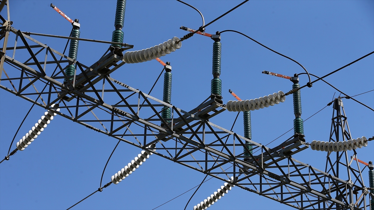 Cezayir’de aşırı sıcaklar elektrik tüketimini rekor seviyeye çıkardı Cezayir’de aşırı sıcaklar elektrik tüketimini rekor seviyeye çıkardı