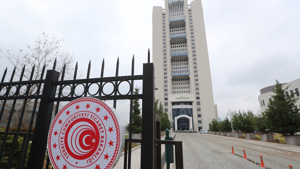 Dış ticaret mevzuatına aykırı davranan firmalara 6 ayda 8,3 milyar liralık ceza Dış ticaret mevzuatına aykırı davranan firmalara 6 ayda 8,3 milyar liralık ceza