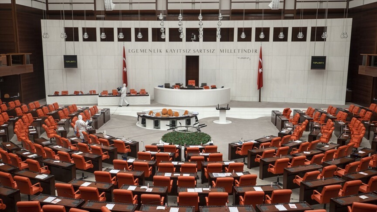 En düşük emekli aylığının artırılmasına yönelik düzenlemeyi de içeren kanun teklifi TBMM’de En düşük emekli aylığının artırılmasına yönelik düzenlemeyi de içeren kanun teklifi TBMM’de
