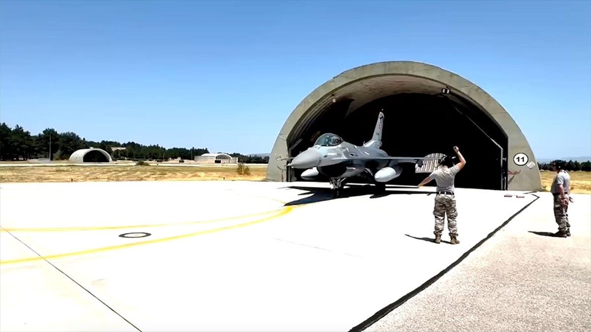 F-16 savaş uçakları Karadeniz’in batısında eğitim uçuşu yaptı F-16 savaş uçakları Karadeniz’in batısında eğitim uçuşu yaptı