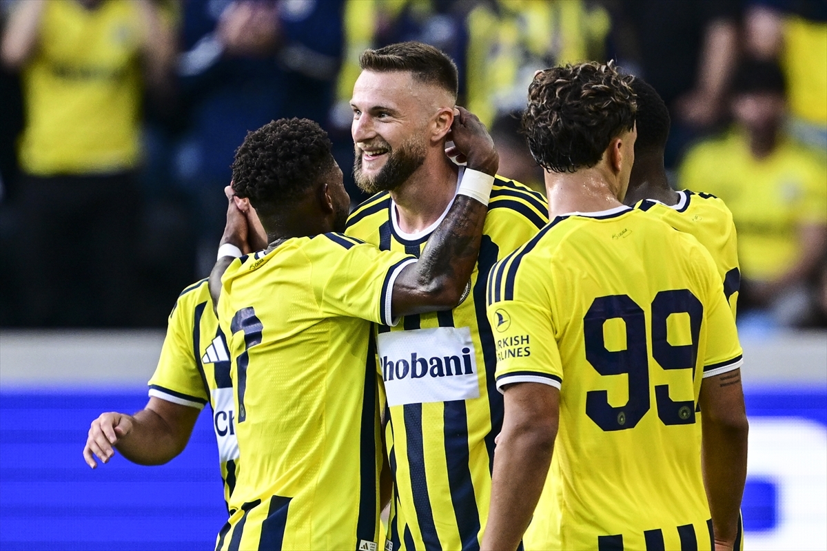 Fenerbahçe, ilk hazırlık maçını farklı kazandı Fenerbahçe, ilk hazırlık maçını farklı kazandı