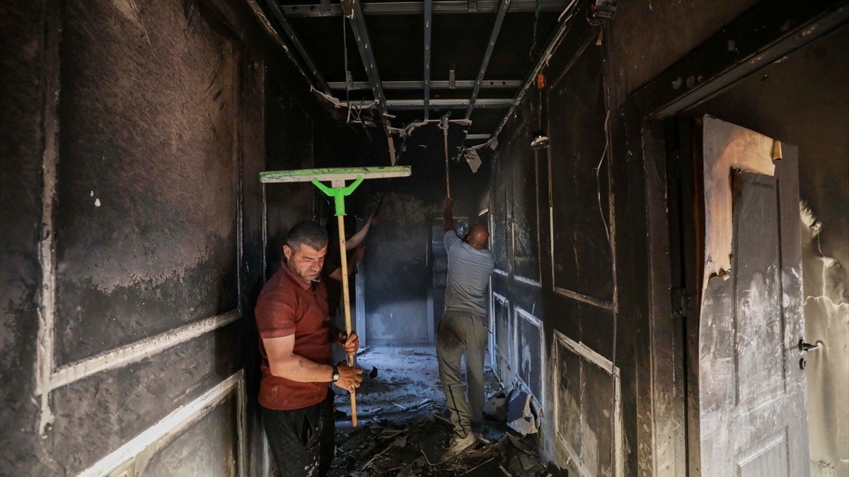 Filistin topraklarını gasbeden İsrailliler Nablus’ta bir evi ateşe verdi Filistin topraklarını gasbeden İsrailliler Nablus’ta bir evi ateşe verdi