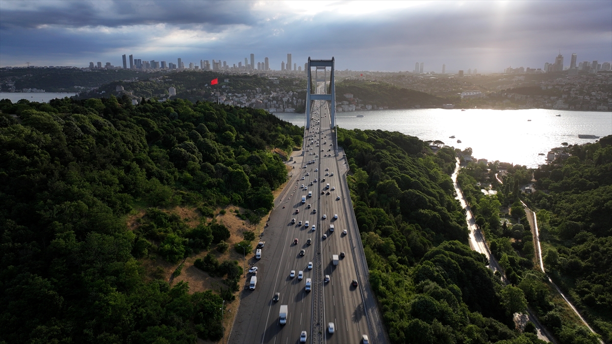 FSM Köprüsü’nden 38 yılda geçen araç sayısı 2,3 milyara yaklaştı FSM Köprüsü’nden 38 yılda geçen araç sayısı 2,3 milyara yaklaştı