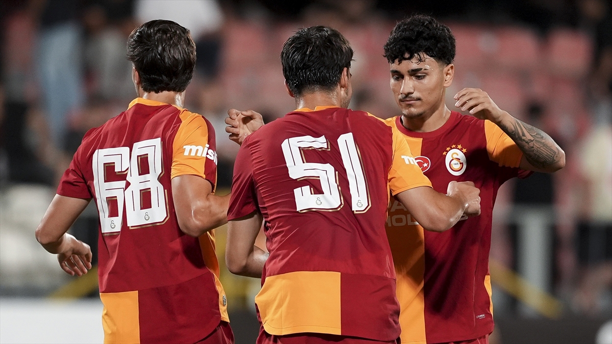 Galatasaray, hazırlık maçında yarın İtalya ekibi Venezia ile karşılaşacak Galatasaray, hazırlık maçında yarın İtalya ekibi Venezia ile karşılaşacak