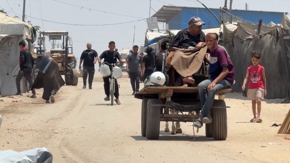Gazze’de böbrek hastası 77 yaşındaki Hacci, at arabasında oksijen tüpüyle diyalize gidiyor Gazze’de böbrek hastası 77 yaşındaki Hacci, at arabasında oksijen tüpüyle diyalize gidiyor
