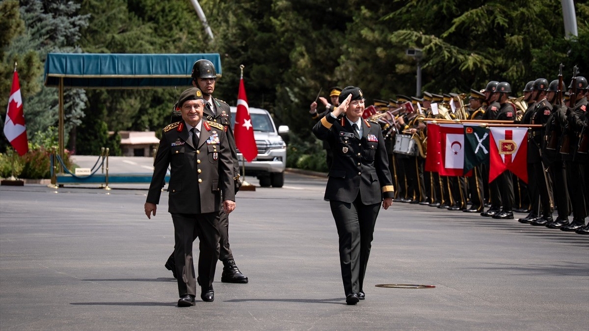 Genelkurmay Başkanı Orgeneral Bayraktaroğlu, Kanadalı mevkidaşı Carignan ile görüştü Genelkurmay Başkanı Orgeneral Bayraktaroğlu, Kanadalı mevkidaşı Carignan ile görüştü