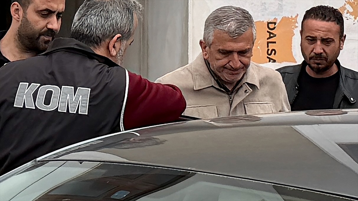 Görevden uzaklaştırılan Akçakoça Belediye Başkanı Albayrak, tahliyesine yapılan itiraz sonrası tutuklandı Görevden uzaklaştırılan Akçakoça Belediye Başkanı Albayrak, tahliyesine yapılan itiraz sonrası tutuklandı