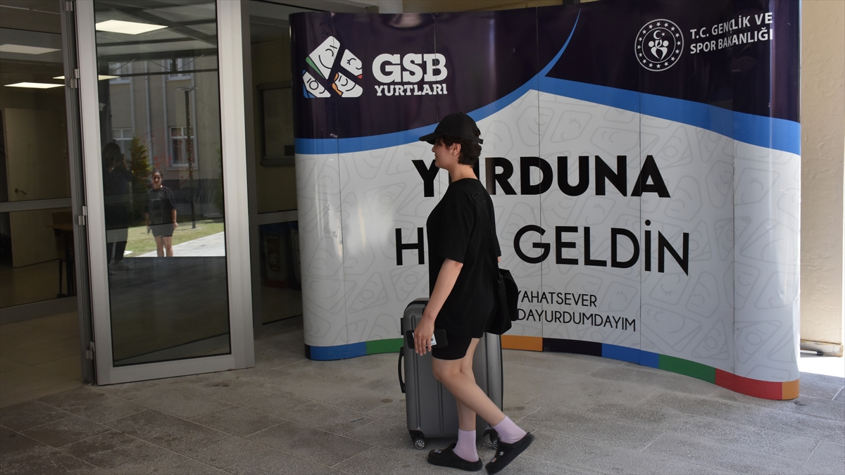GSB yurtlarında ücretsiz konaklama imkanı sunan “Seyahatsever” projesinde başvurular başladı GSB yurtlarında ücretsiz konaklama imkanı sunan “Seyahatsever” projesinde başvurular başladı