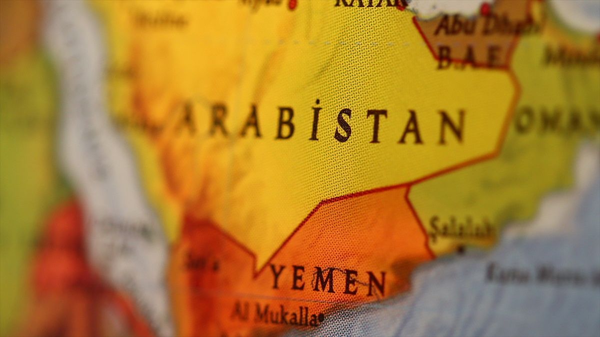 Husilerin, Suudi Arabistan’a “deniz ablukası” kararı, Hürmüz’den sonra Babülmendep’te de tansiyonu artırdı Husilerin, Suudi Arabistan’a “deniz ablukası” kararı, Hürmüz’den sonra Babülmendep’te de tansiyonu artırdı