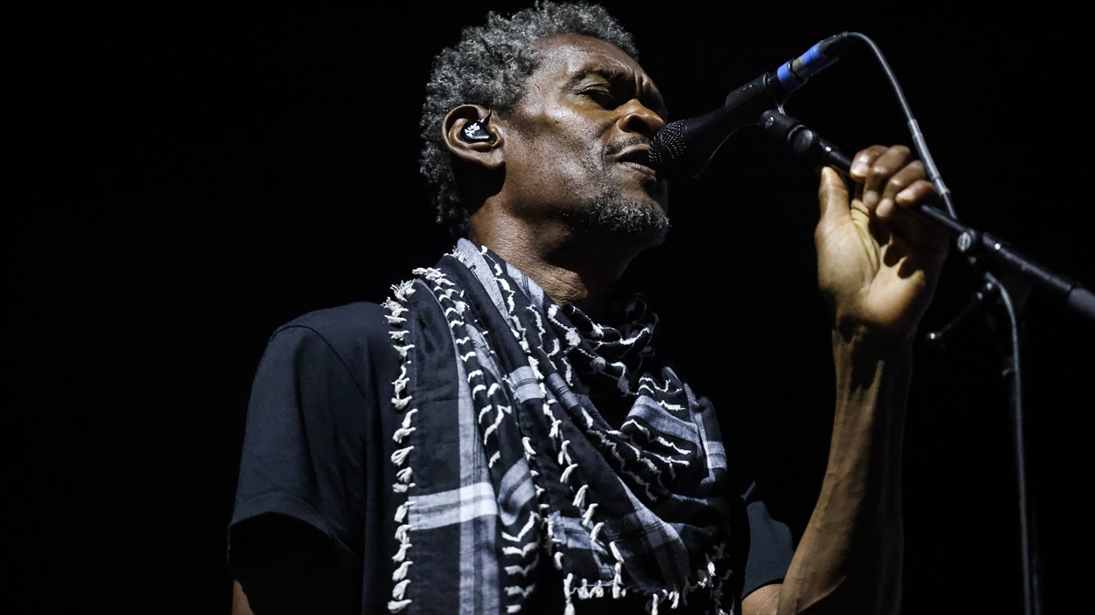 İngiliz müzik grubu Massive Attack’e, konserde Filistin bayrağı açtıkları gerekçesiyle soruşturma İngiliz müzik grubu Massive Attack’e, konserde Filistin bayrağı açtıkları gerekçesiyle soruşturma