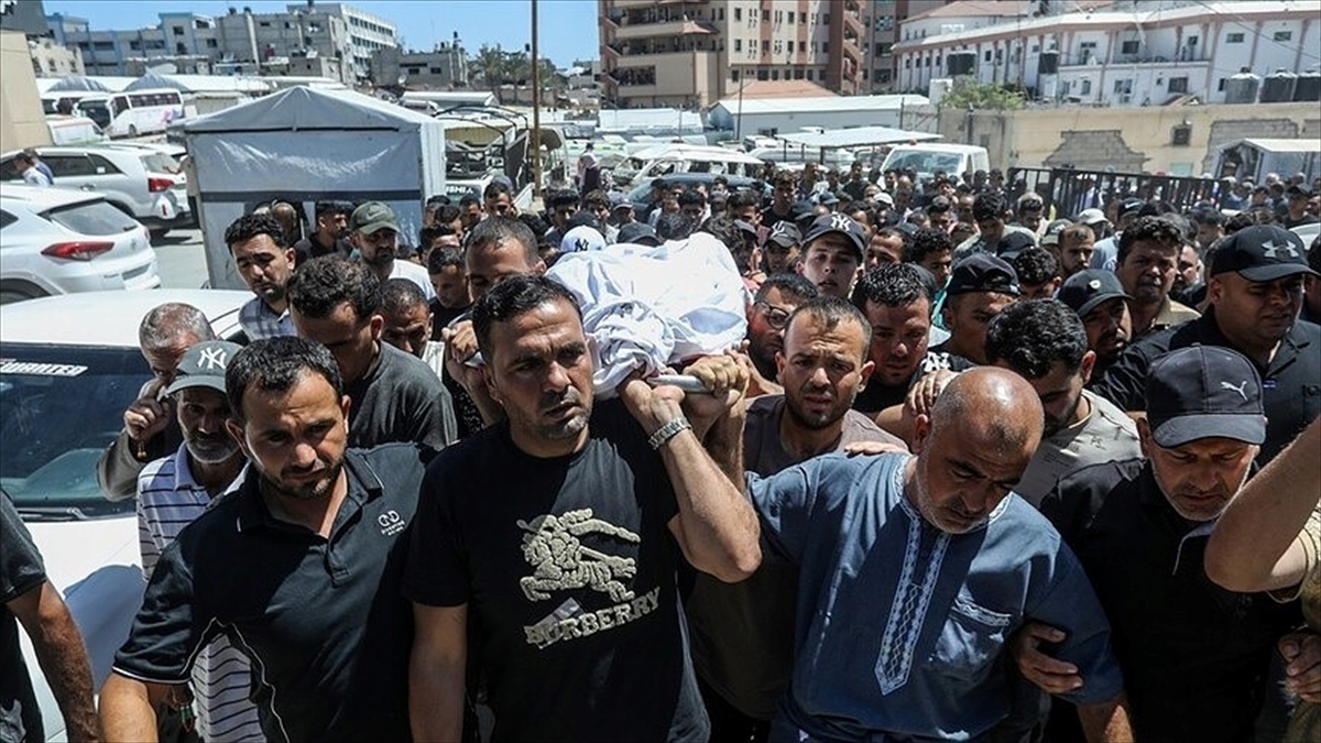 İsrail Gazze’de bir evi vurdu: Anne, baba ve 6 yaşındaki kızları hayatını kaybetti İsrail Gazze’de bir evi vurdu: Anne, baba ve 6 yaşındaki kızları hayatını kaybetti