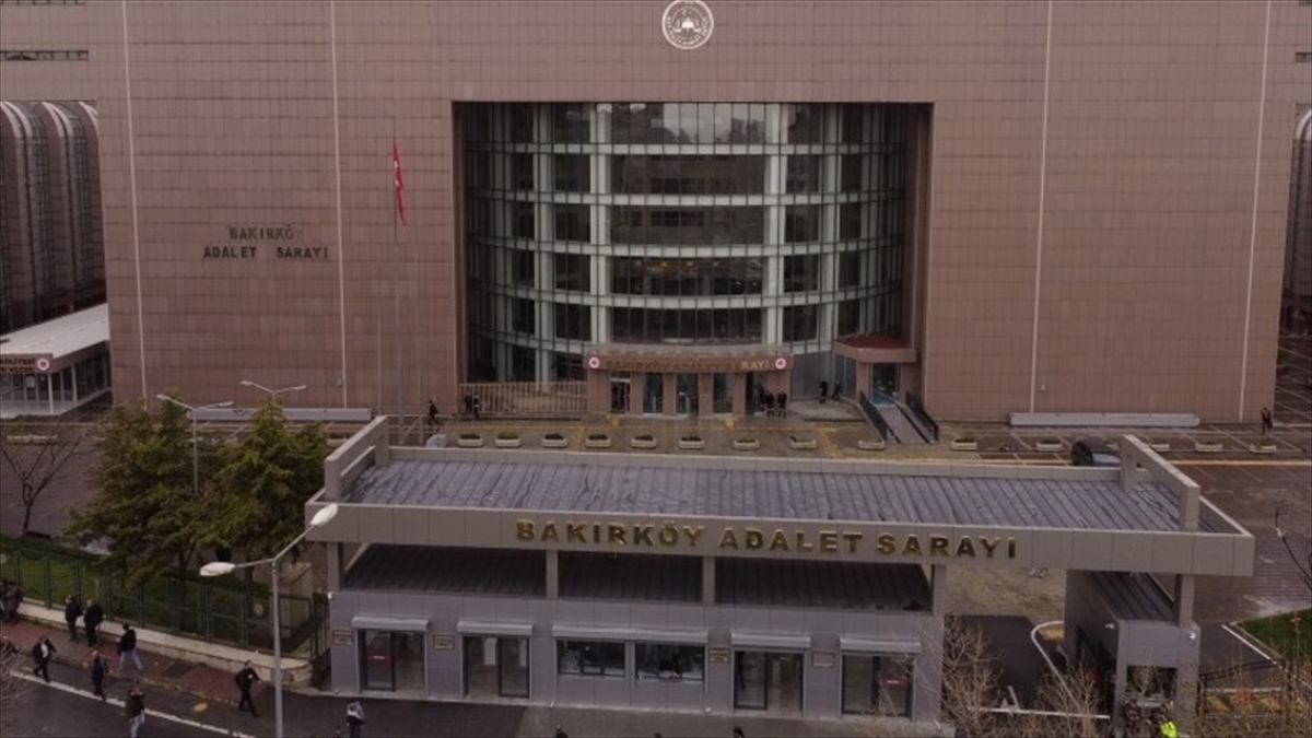 İstanbul merkezli “yeni nesil suç örgütü” operasyonunda gözaltına alınan 24 şüpheli tutuklandı İstanbul merkezli “yeni nesil suç örgütü” operasyonunda gözaltına alınan 24 şüpheli tutuklandı