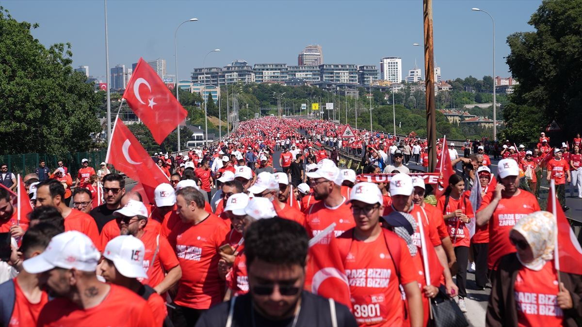 İstanbul’da “İrade Bizim, Zafer Bizim” yürüyüşü ve anma programı düzenlendi İstanbul’da “İrade Bizim, Zafer Bizim” yürüyüşü ve anma programı düzenlendi