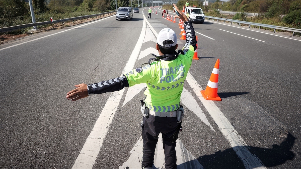 İstanbul’da yarın bazı yollar trafiğe kapatılacak İstanbul’da yarın bazı yollar trafiğe kapatılacak