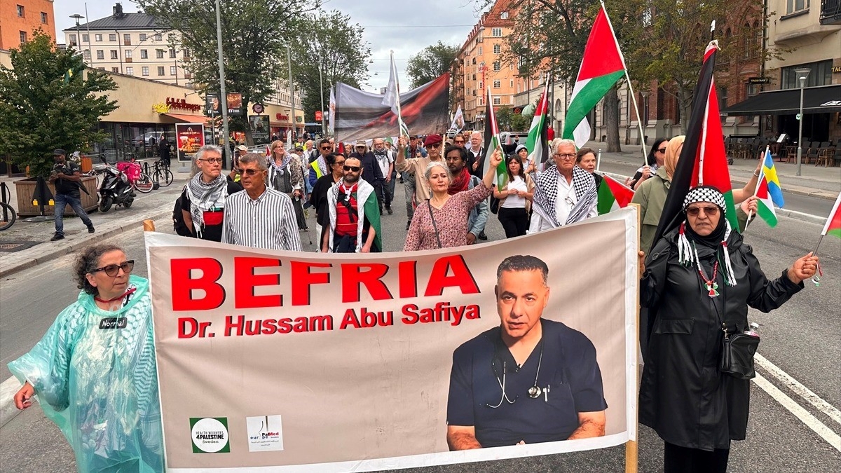 İsveç’te İsrail’in Filistin ve Lübnan’a yönelik saldırıları protesto edildi İsveç’te İsrail’in Filistin ve Lübnan’a yönelik saldırıları protesto edildi