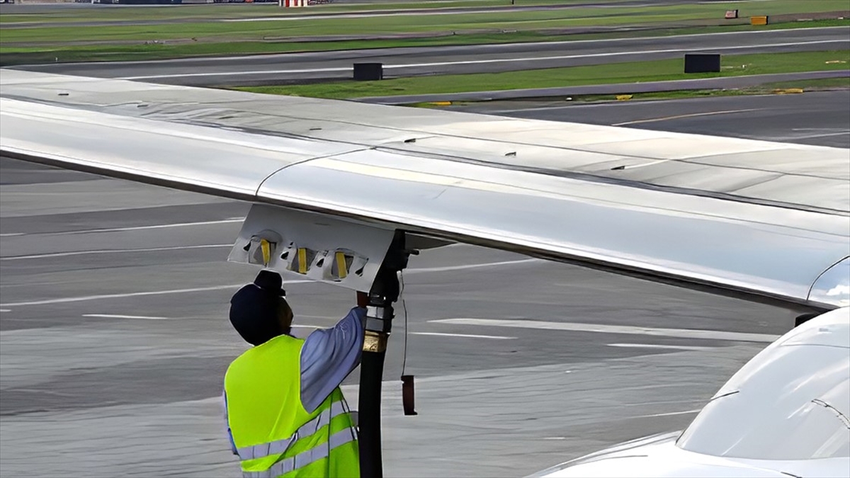 İtalya’nın bazı havalimanlarında jet yakıtı tedarikinde gecikmeler yaşanıyor