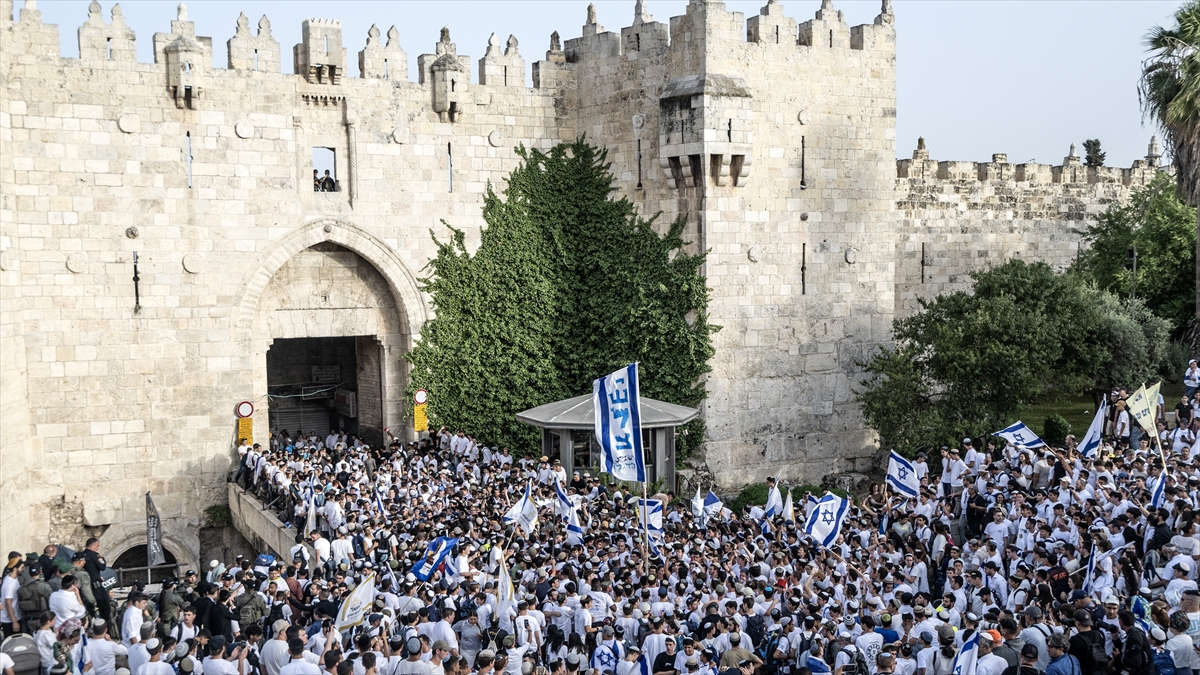 Kudüs Valiliği, 1300’den fazla İsraillinin Mescid-i Aksa’ya baskın düzenlediğini duyurdu Kudüs Valiliği, 1300’den fazla İsraillinin Mescid-i Aksa’ya baskın düzenlediğini duyurdu