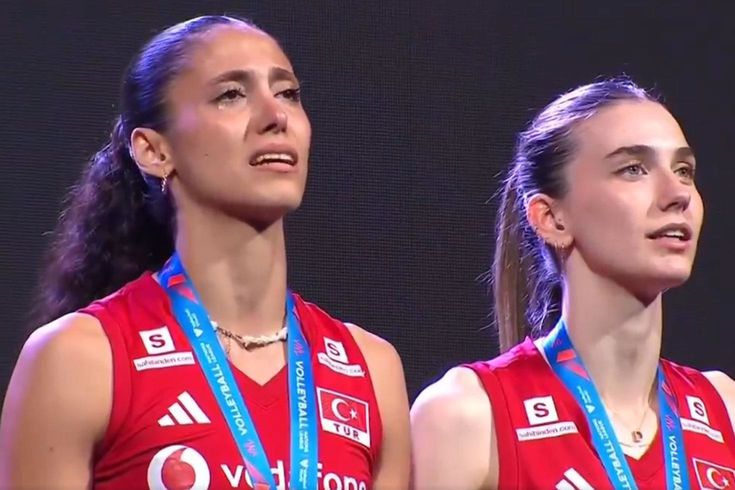Gurur dolu anlar! İstiklal Marşı’nı gözyaşları içinde okudu…