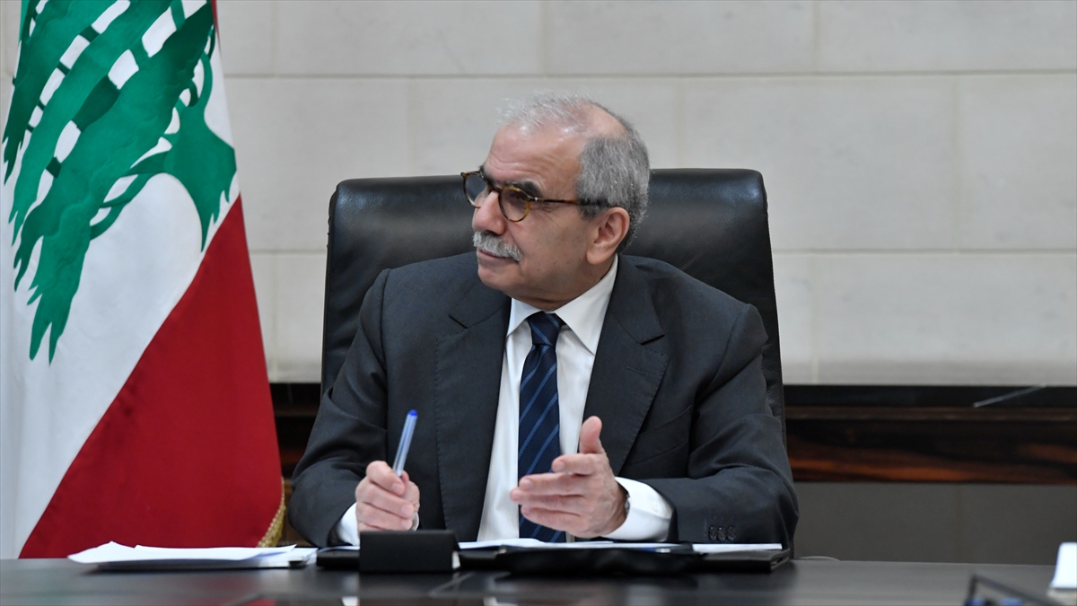 Lübnan Başbakanı, yerinden edilenlerin dönüşü için devletin tüm imkanlarını seferber edeceklerini belirtti Lübnan Başbakanı, yerinden edilenlerin dönüşü için devletin tüm imkanlarını seferber edeceklerini belirtti