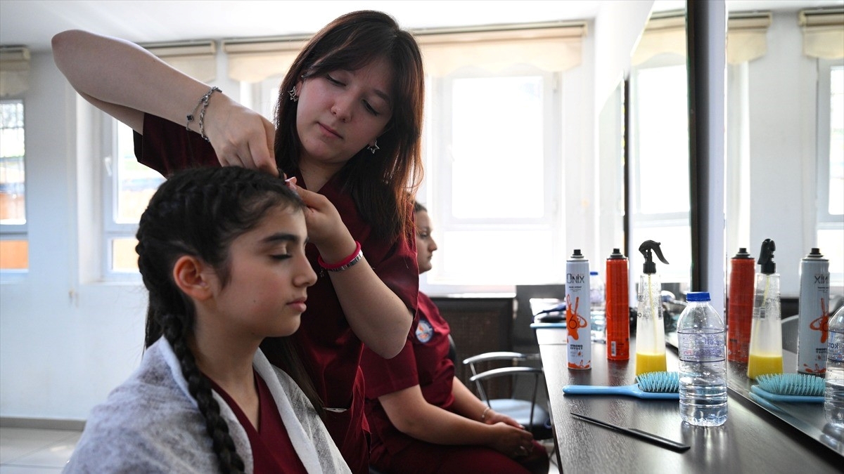 Meslek ortaokulu öğrencileri, alanlarına uygun atölyelerde becerilerini keşfedecek Meslek ortaokulu öğrencileri, alanlarına uygun atölyelerde becerilerini keşfedecek
