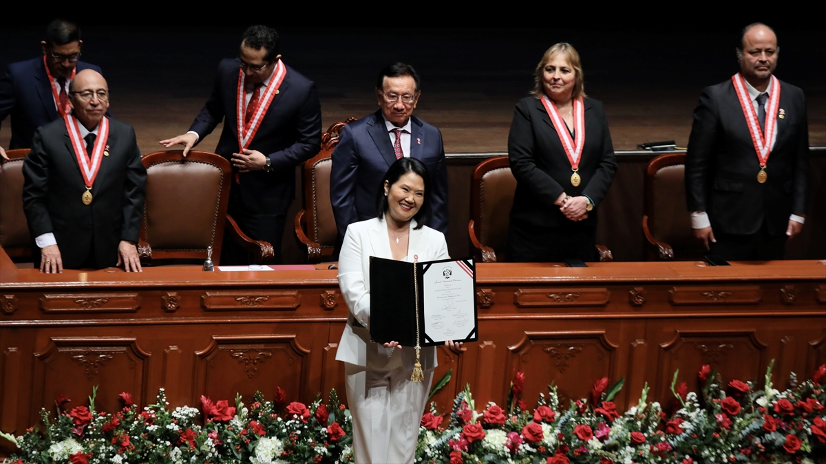 Peru’nun seçilmiş Devlet Başkanı Fujimori, mazbatasını aldı