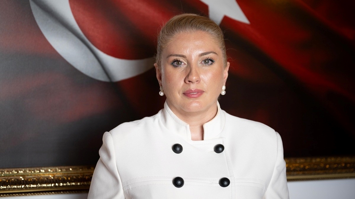 Şehit kızı ve eşi Gürs’ten gençlere “15 Temmuz’u unutmayın” çağrısı Şehit kızı ve eşi Gürs’ten gençlere “15 Temmuz’u unutmayın” çağrısı