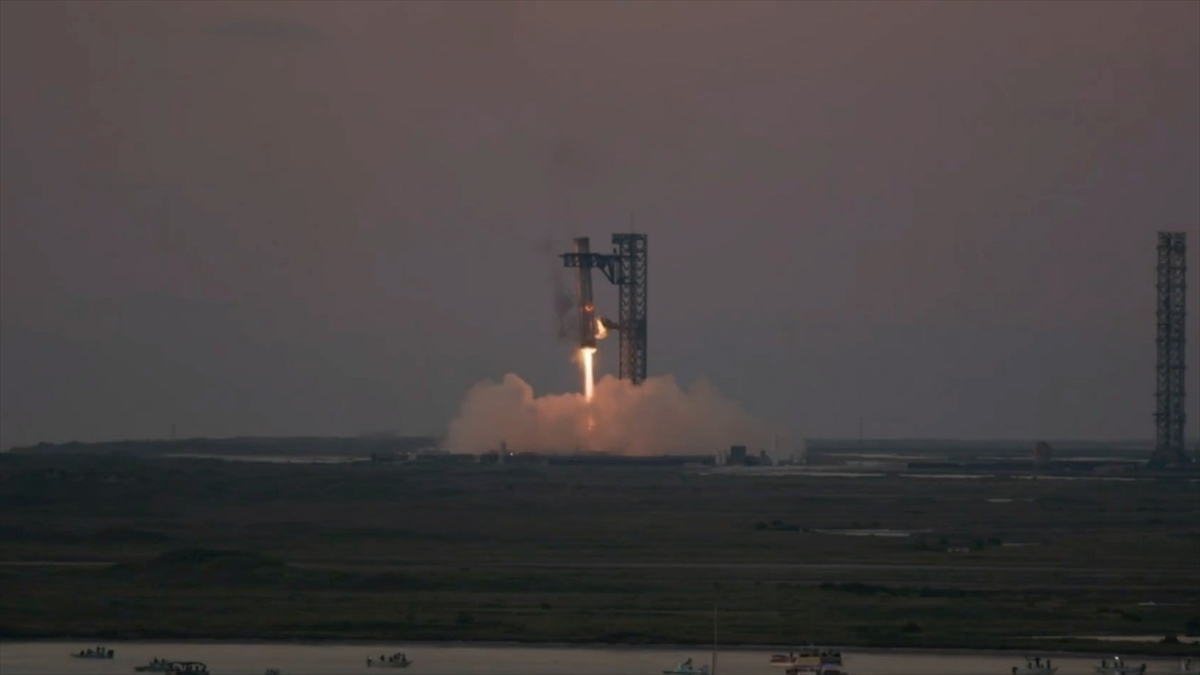 SpaceX, Starship roketiyle 20 uydu fırlattı