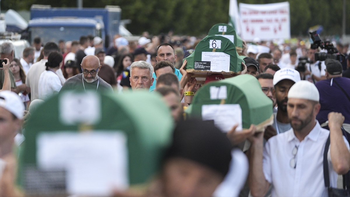 Srebrenitsa Soykırımı’nın 10 kurbanı bugün toprağa verilecek Srebrenitsa Soykırımı’nın 10 kurbanı bugün toprağa verilecek