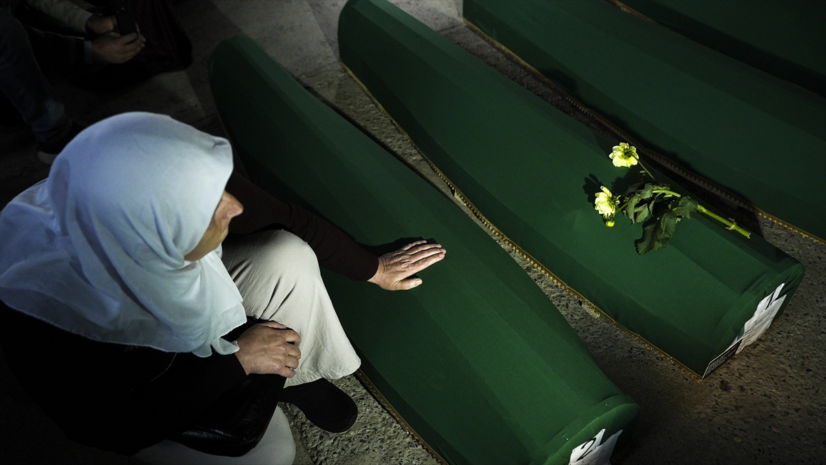 Srebrenitsa soykırımının 31. yıl anma törenlerinde 10 soykırım kurbanı toprağa verilecek