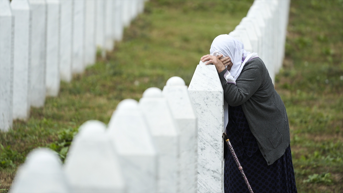 Srebrenitsa’daki soykırım kurbanlarından 1000’den fazlasının cenazesi bulunamadı Srebrenitsa’daki soykırım kurbanlarından 1000’den fazlasının cenazesi bulunamadı