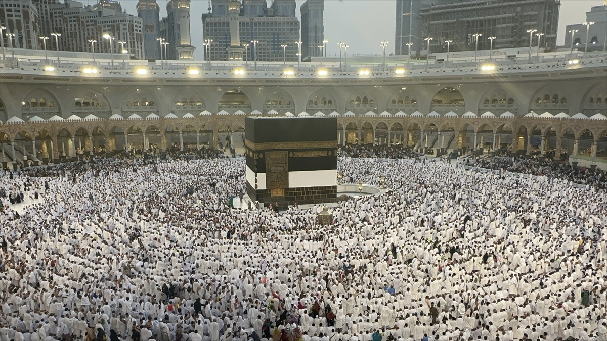Suudi Arabistan, çok girişli umre vizesi şartlarını ve sağladığı kolaylıkları duyurdu Suudi Arabistan, çok girişli umre vizesi şartlarını ve sağladığı kolaylıkları duyurdu