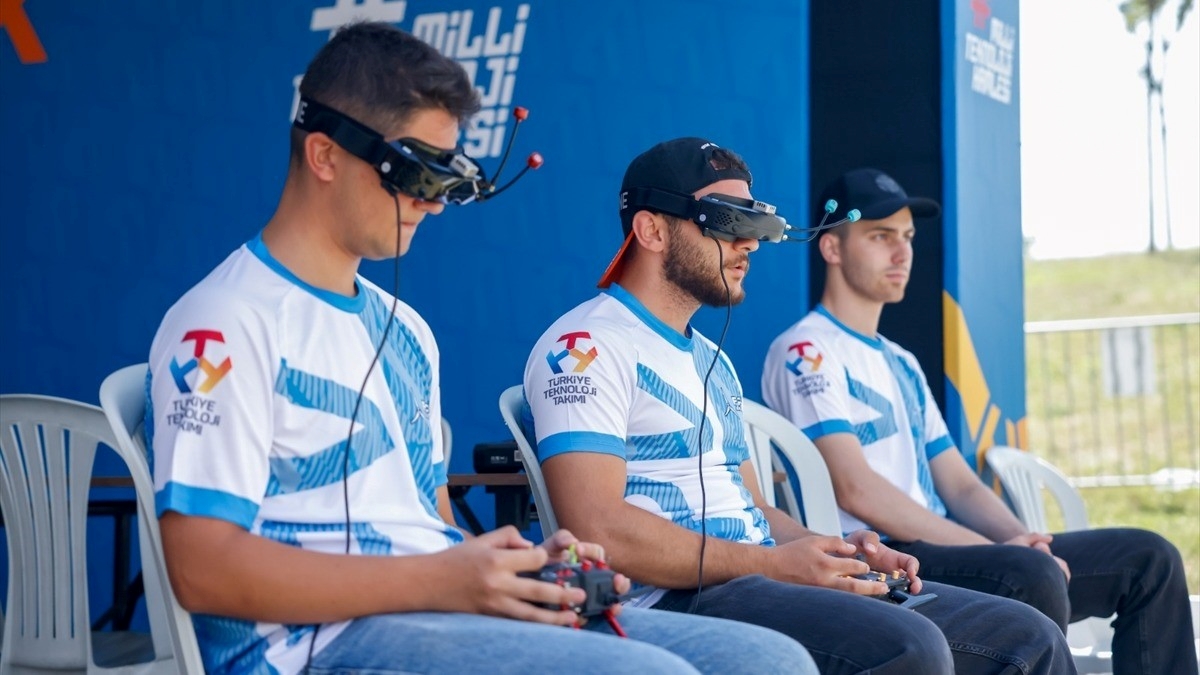 T3 Vakfının FPV Dron Yarışması İstanbul’da gerçekleştirildi T3 Vakfının FPV Dron Yarışması İstanbul’da gerçekleştirildi