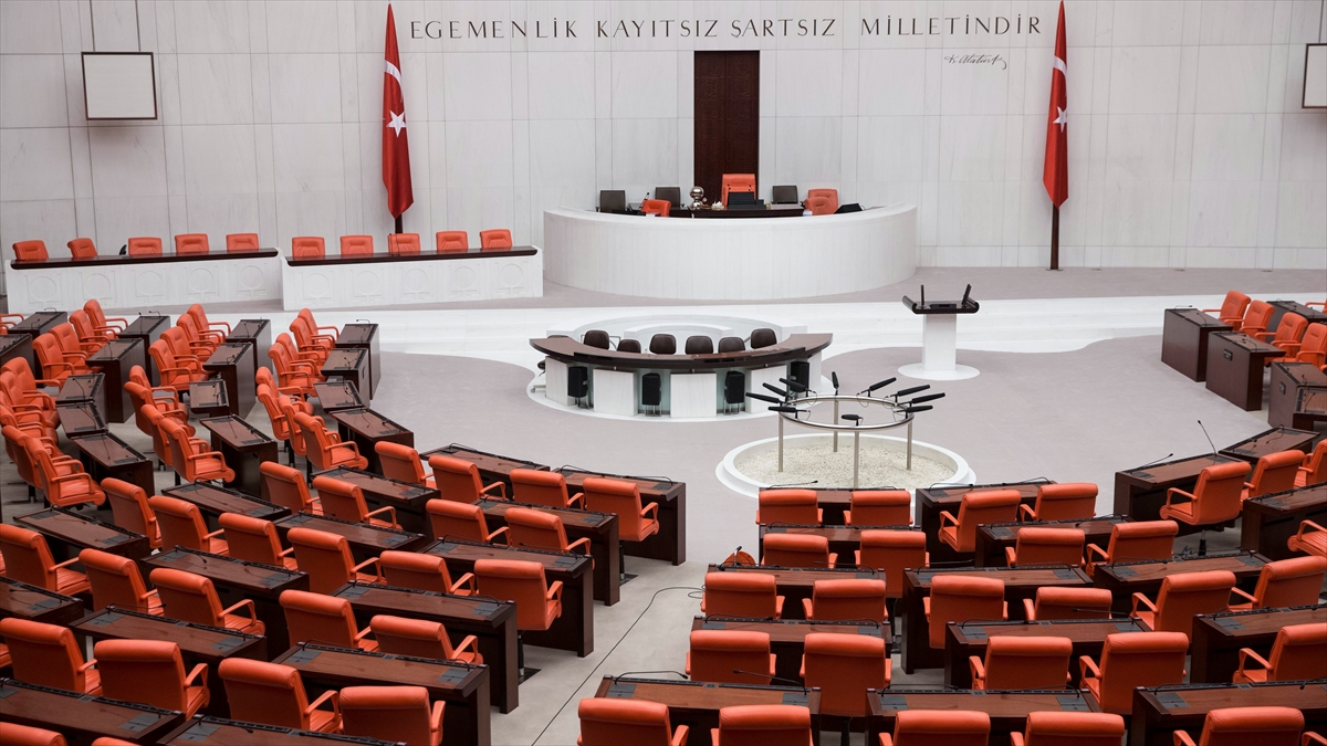 TBMM’de grubu bulunan siyasi partilerin temsilcilerinden 15 Temmuz darbe girişimine ilişkin değerlendirme TBMM’de grubu bulunan siyasi partilerin temsilcilerinden 15 Temmuz darbe girişimine ilişkin değerlendirme