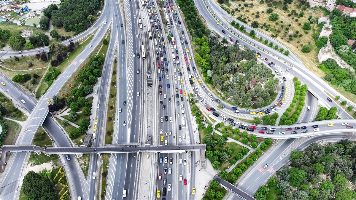 Trafikte şiddet, tehdit ve hakaret olaylarında yüzde 52’ye varan azalma Trafikte şiddet, tehdit ve hakaret olaylarında yüzde 52’ye varan azalma