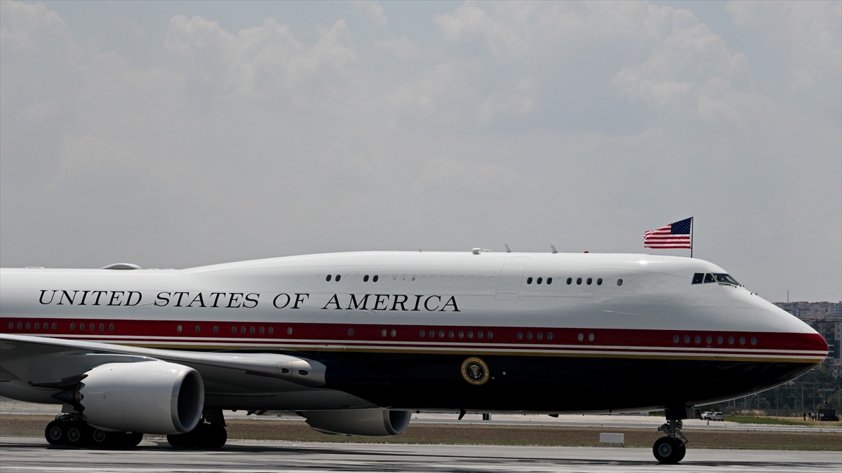 Trump’tan yeni Air Force One uçağının “en üst seviyeye” çıkarılacağı açıklaması Trump’tan yeni Air Force One uçağının “en üst seviyeye” çıkarılacağı açıklaması