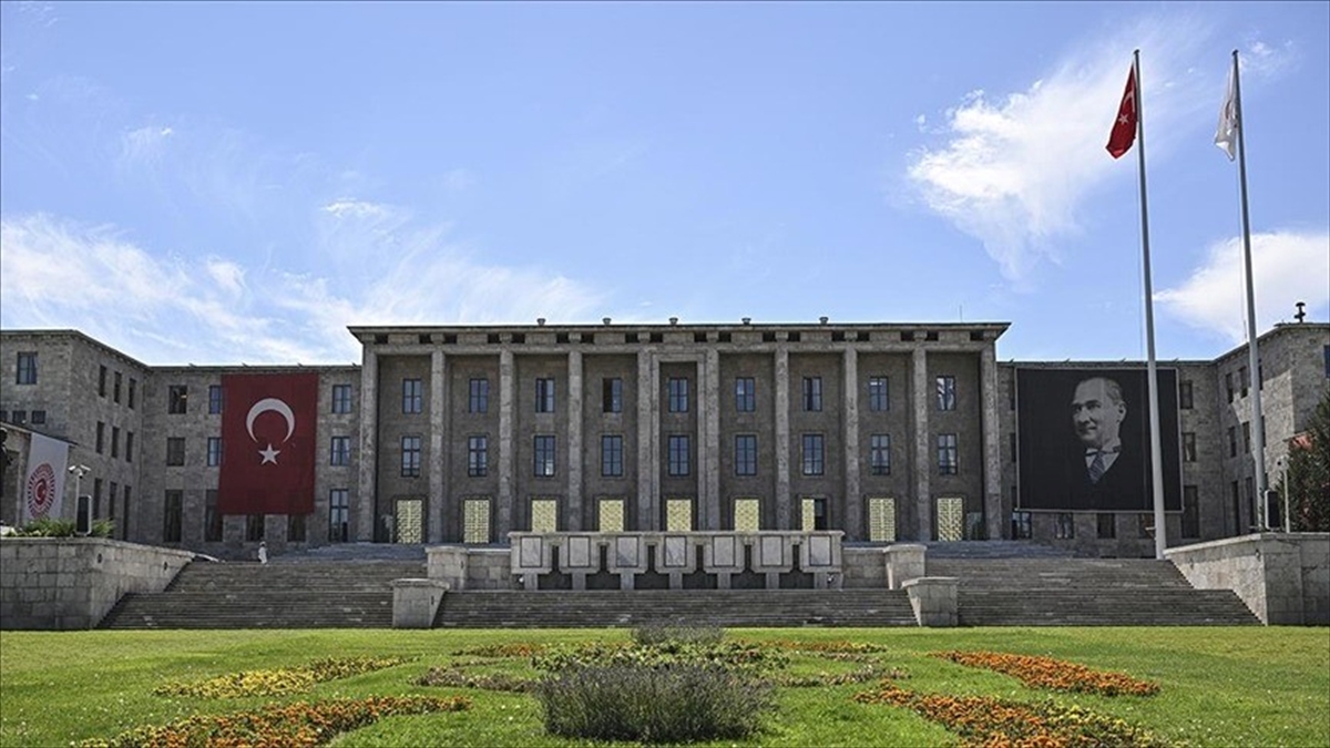 TSK ile ilgili düzenlemeleri de içeren kanun teklifi TBMM Genel Kurulunda kabul edildi TSK ile ilgili düzenlemeleri de içeren kanun teklifi TBMM Genel Kurulunda kabul edildi