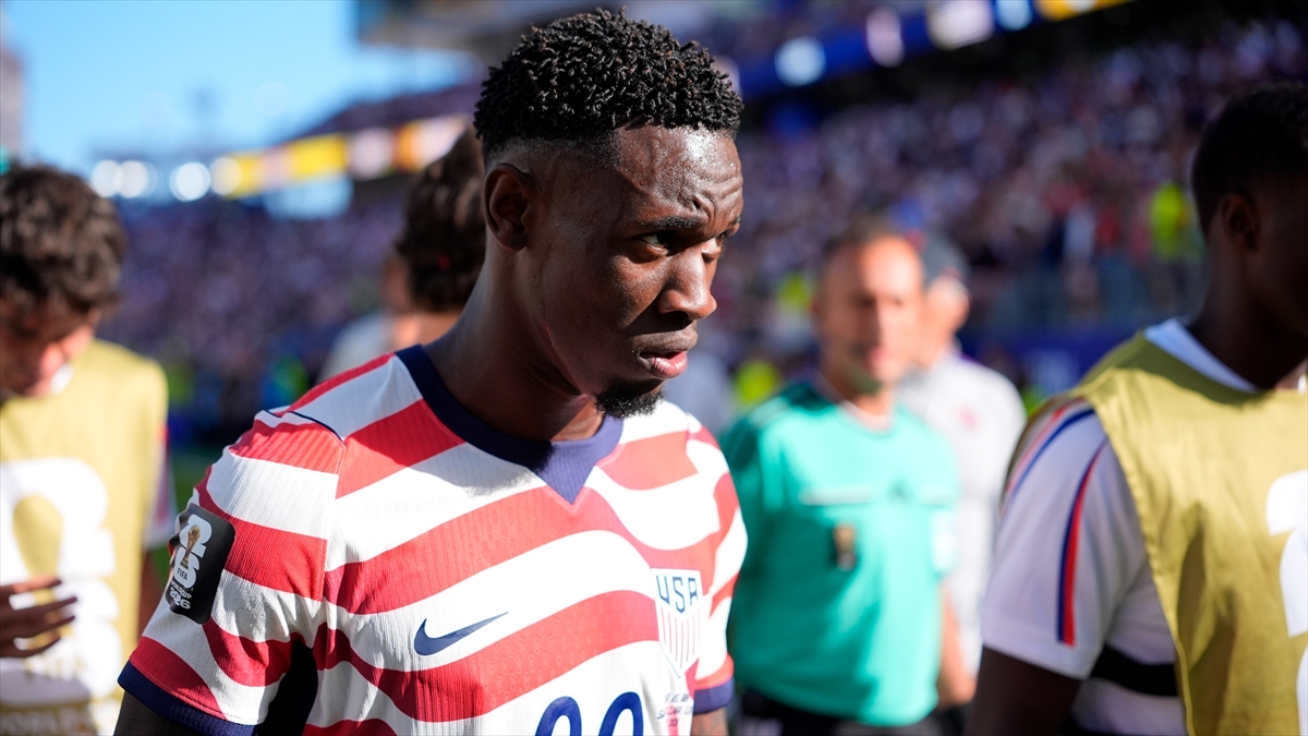 UEFA’dan ABD’li oyuncu Folarin Balogun’un cezasını erteleyen FIFA’ya tepki UEFA’dan ABD’li oyuncu Folarin Balogun’un cezasını erteleyen FIFA’ya tepki