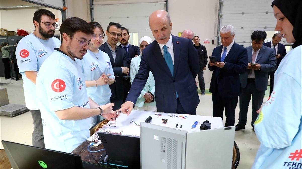 Üniversitelerde son 3 yılda yapay zeka ve bilişim alanında 81 yeni program açıldı Üniversitelerde son 3 yılda yapay zeka ve bilişim alanında 81 yeni program açıldı