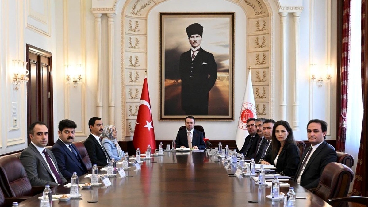 Adalet Bakanı Gürlek, Muhsin Yazıcıoğlu’nun ailesiyle görüştü