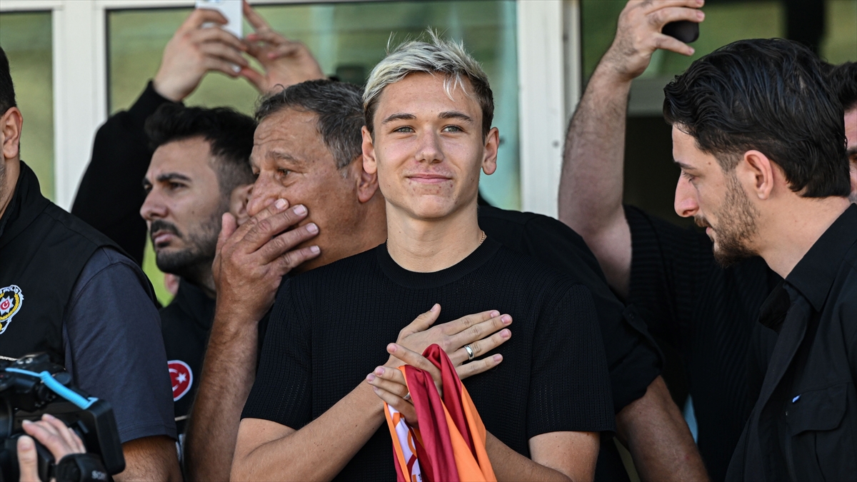 Aleksey Batrakov, Galatasaray tarihindeki ilk Rus futbolcu oldu Aleksey Batrakov, Galatasaray tarihindeki ilk Rus futbolcu oldu