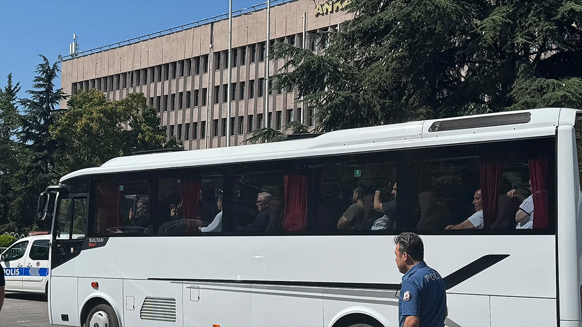 “Alihan Kuriş suç örgütü”ne yönelik soruşturmada gözaltına alınanlardan 10’u tutuklandı “Alihan Kuriş suç örgütü”ne yönelik soruşturmada gözaltına alınanlardan 10’u tutuklandı