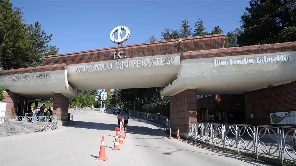 Anadolu Üniversitesi öğrenci affından yararlanacaklara farklı eğitim seçenekleri sunuyor