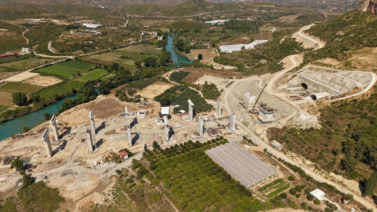 Antalya-Alanya Otoyolu’ndaki fiziki gerçekleşme yüzde 30’a ulaştı Antalya-Alanya Otoyolu’ndaki fiziki gerçekleşme yüzde 30’a ulaştı