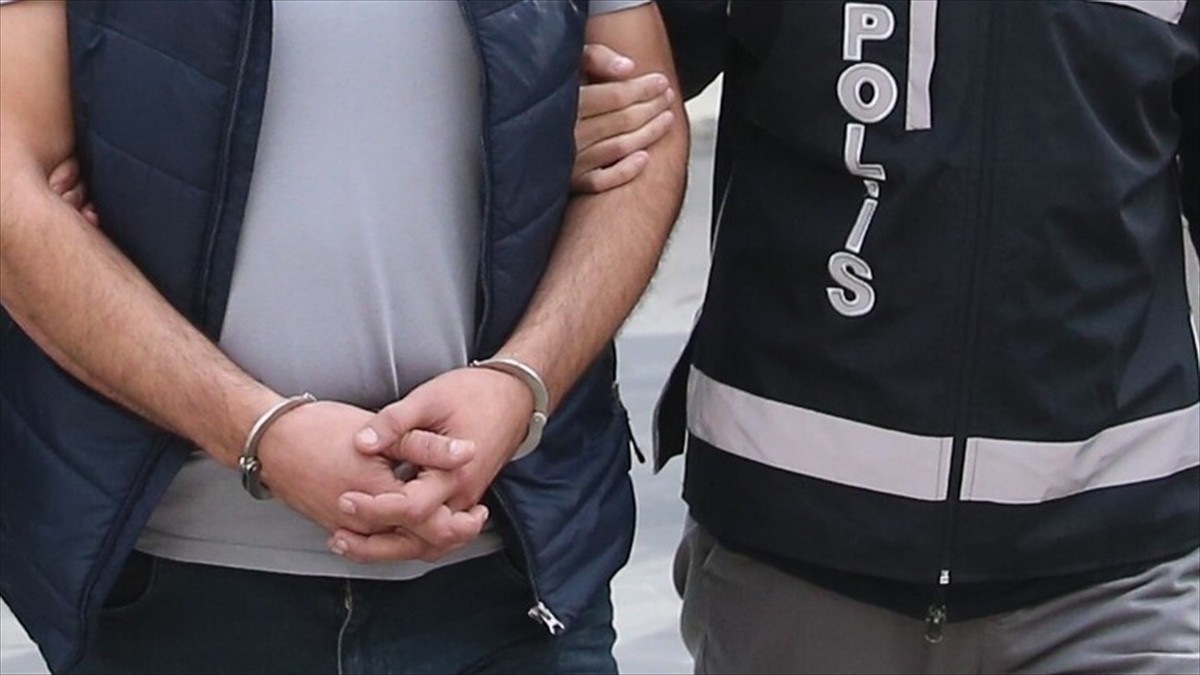 Antalya merkezli 5 ilde hazine taşınmazlarının usulsüz devri soruşturmasında 27 gözaltı Antalya merkezli 5 ilde hazine taşınmazlarının usulsüz devri soruşturmasında 27 gözaltı